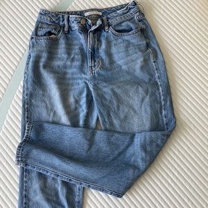 PACSUN BLUE WASH MOM JEANS